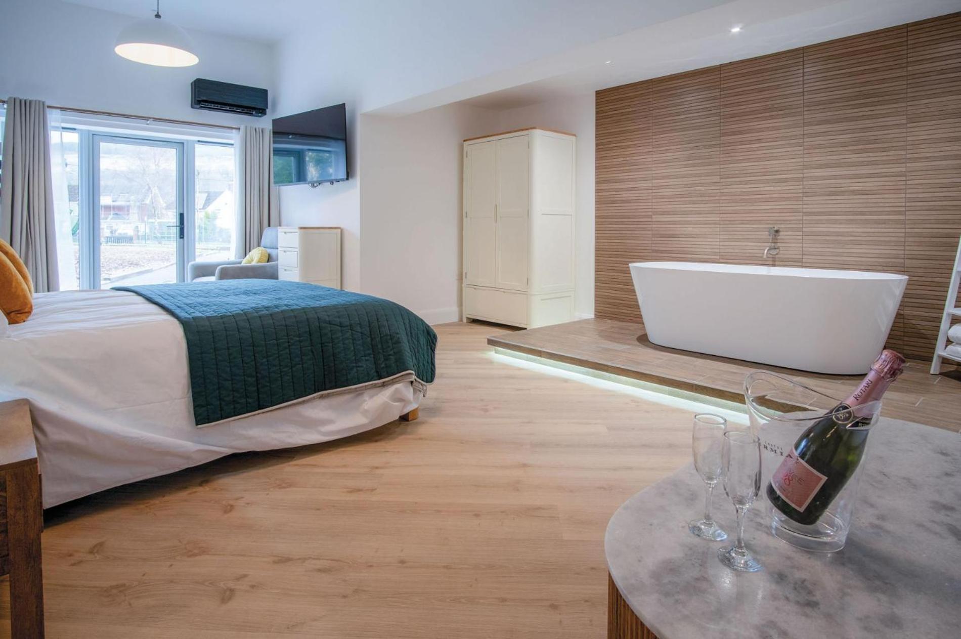 Suite 5 - Sleeping Giant Hotel - Pen Y Cae Inn Brecon Zewnętrze zdjęcie